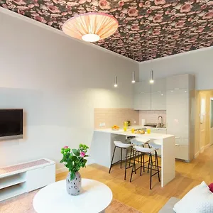 https://glamorous-and-brand-new-2-bedroom.krakowhotelspoland.com